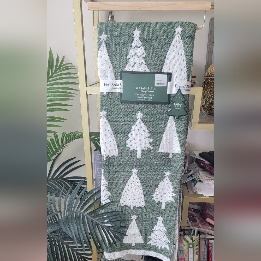 NWT Balsam & Fir Oversized Christmas Tree Blanket (1)